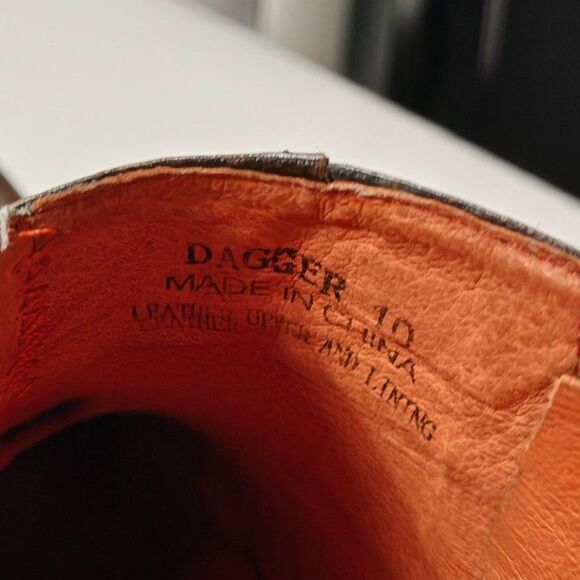 Men's Robert Wayne Zip-Up Distressed Buckle Emblem Dagger Boots US Size 10 - Picture 4 of 15